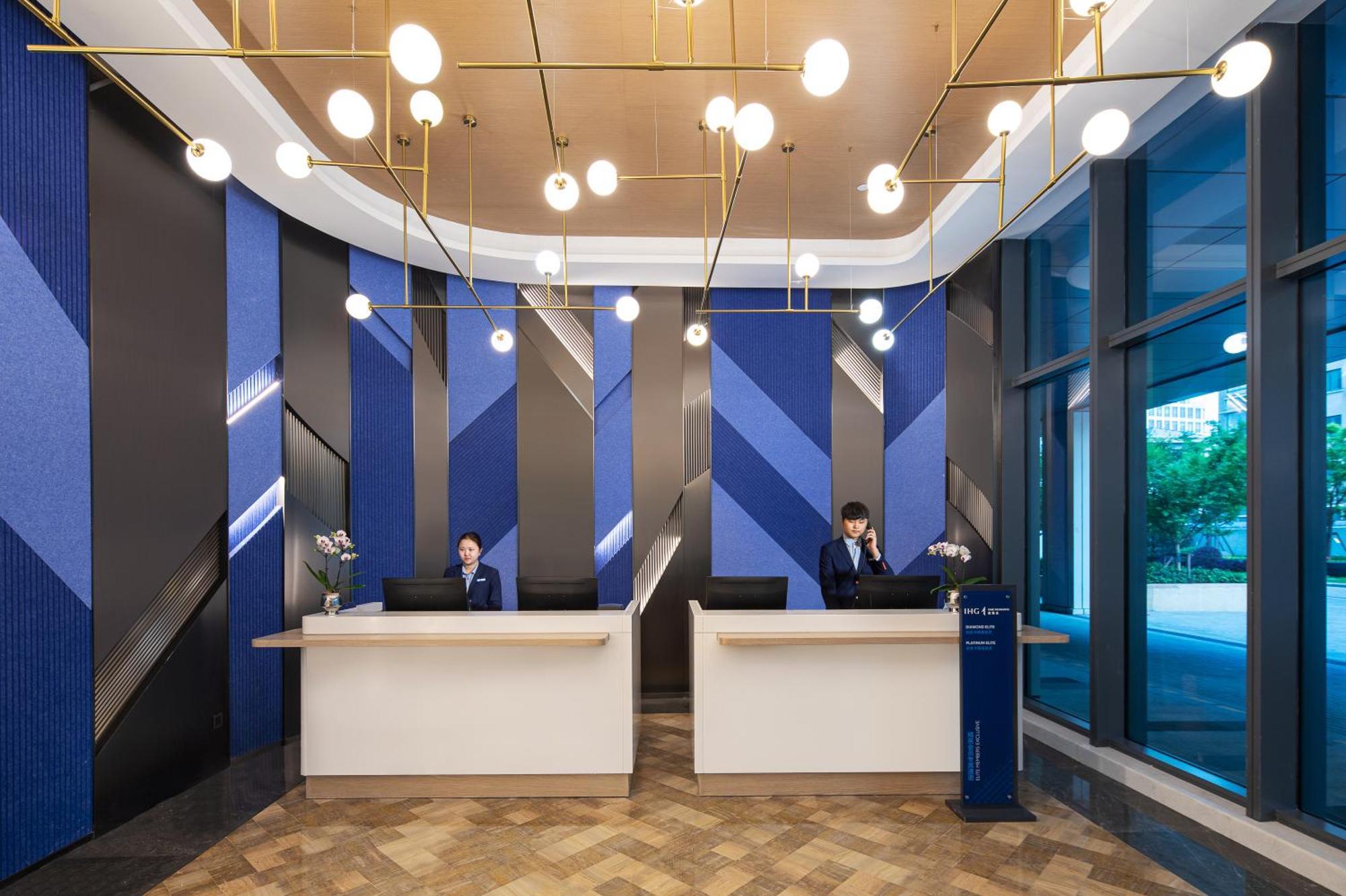 Holiday Inn Express Changfeng Park 上海 外观 照片